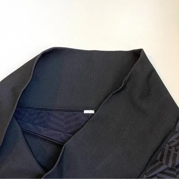 Lululemon In The Flow Crop II Heathered Naval Blue
Seamless Size 4 - Picture 11 of 13